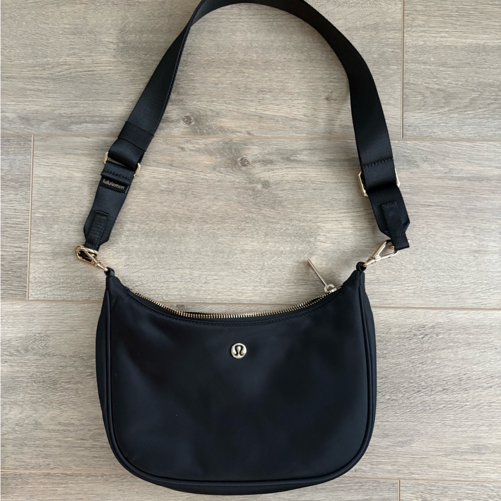 Lululemon City Essentials Purse